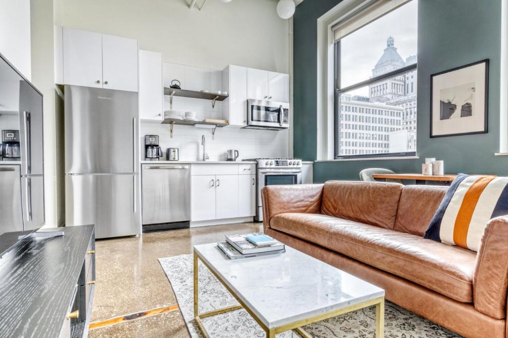 The Loop Apartment | Loop 1BR w Lounge Rooftop nr Art Institute CHI-103
