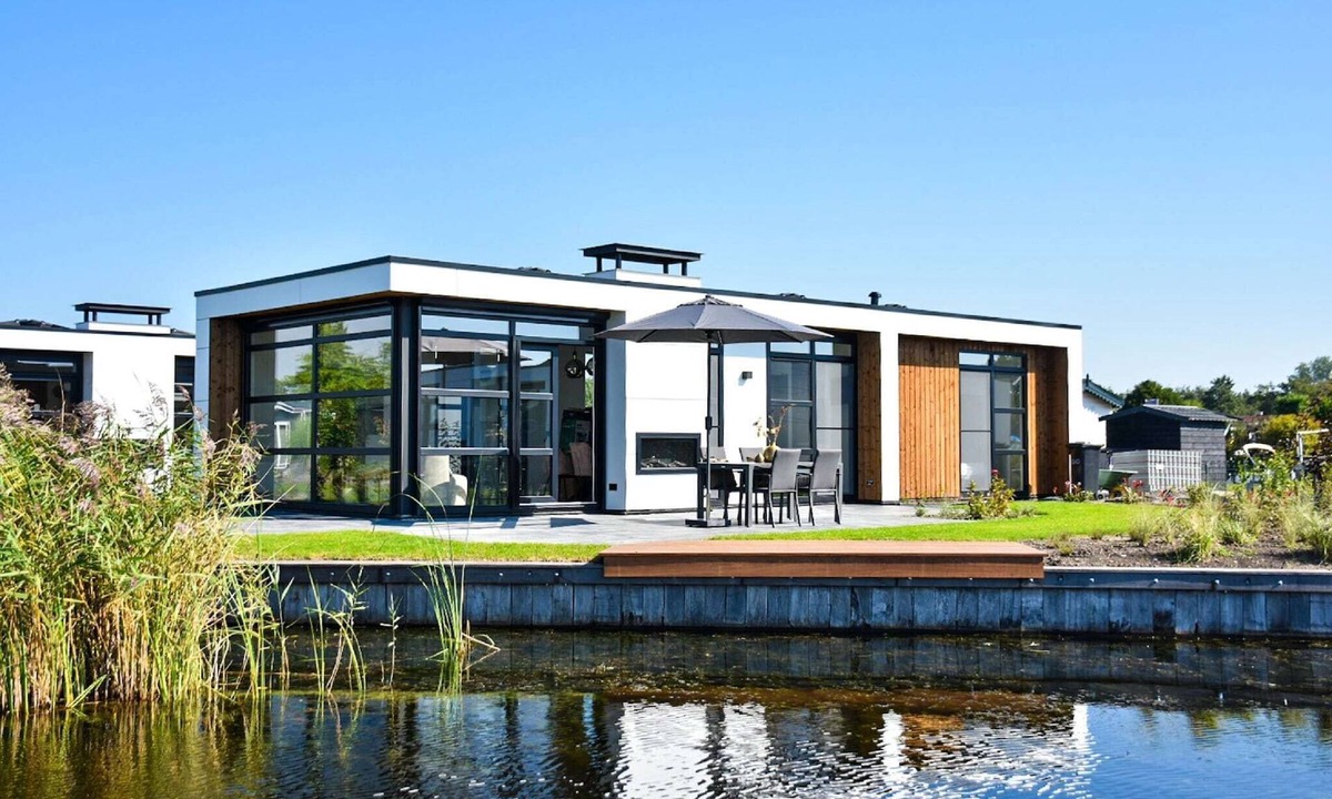 Loosdrecht House | Loosdrecht Water Villa