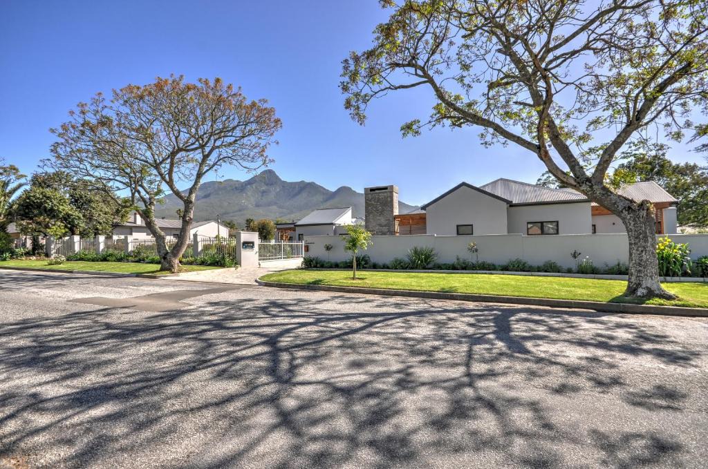 George House | Lorelei Guest House