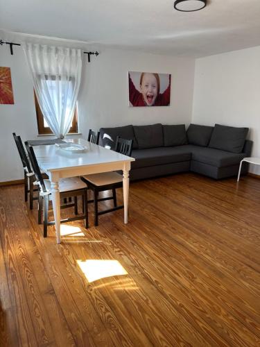 Biebernheim Apartment | Loreley 2 Zimmerwohnung mit Hof und Garten