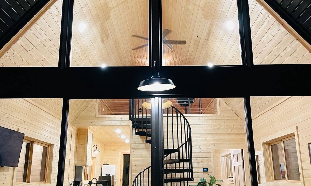Mathias Cabin | Lost River Nordic House, dog friendly + hot tub