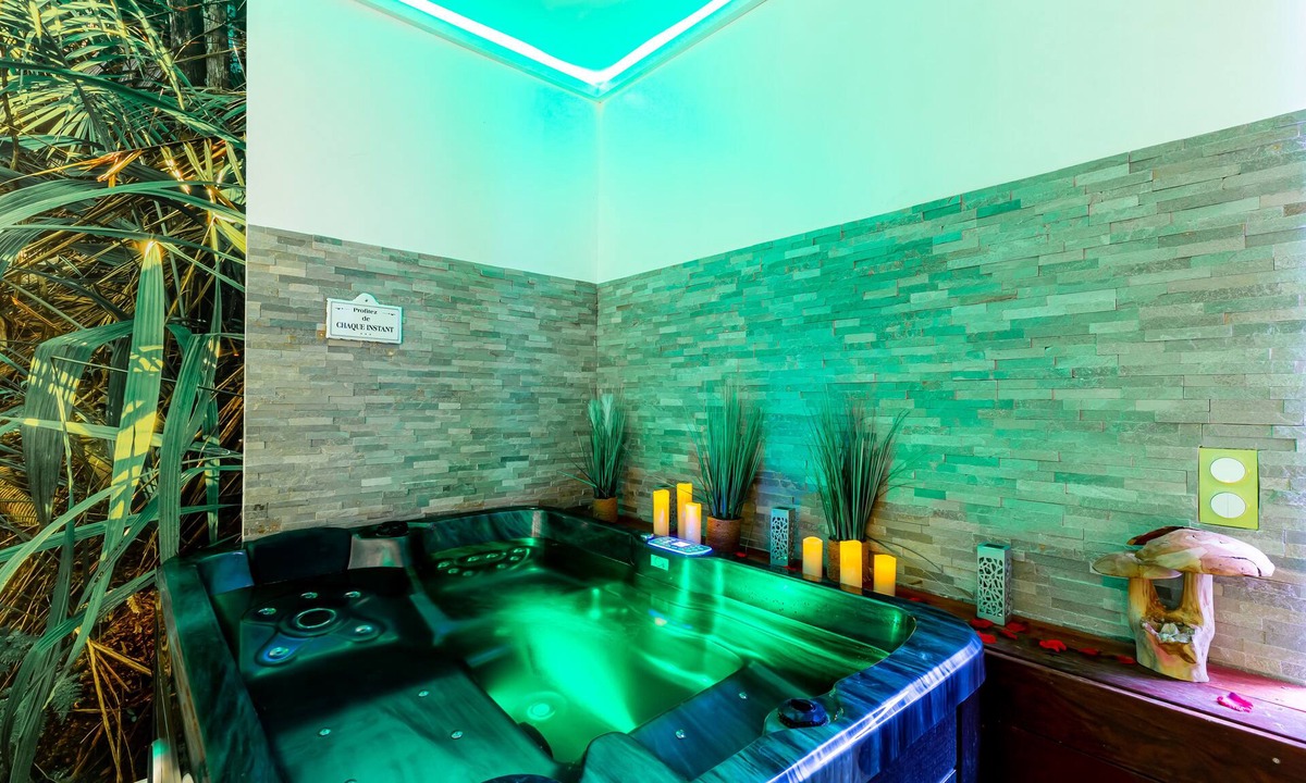 Rhone Apartment | Love Jacuzzi