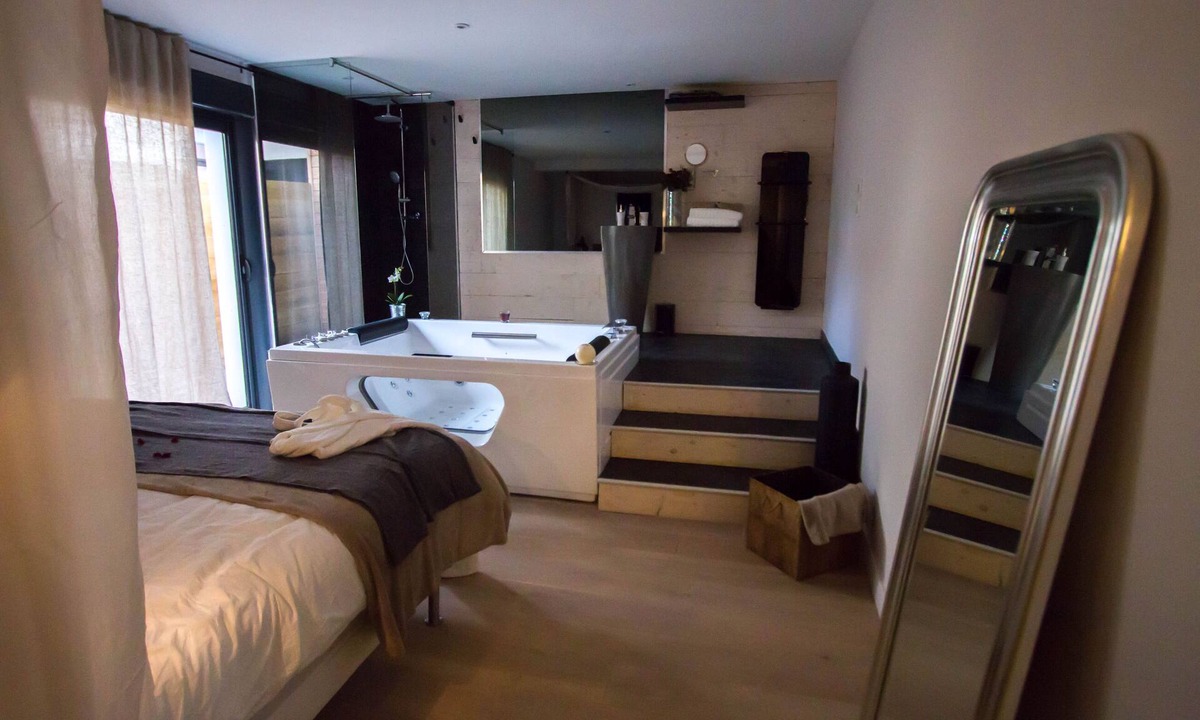 Victor Hugo - Saint-Augustin Bed & Breakfast | Love Loft