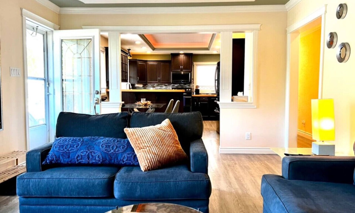 South Lethbridge House | Lovely 1 Bdrm Upper Suite!