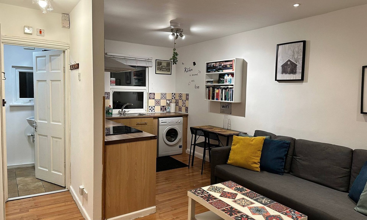 Haggerston Apartment | Lovely 1 Bedroom Flat in Haggerston, Close to the station (Windrush Line).
