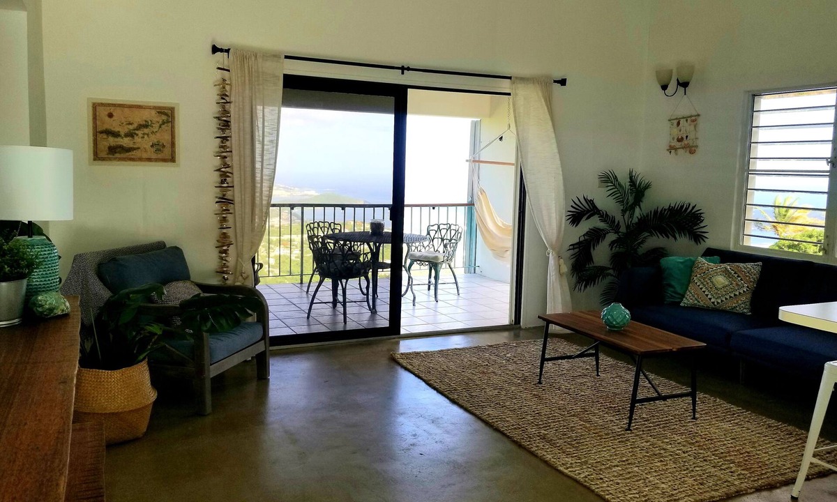 Estate Crown and Hawk Apartment | Lovely and charming 2 bedroom unit with patio