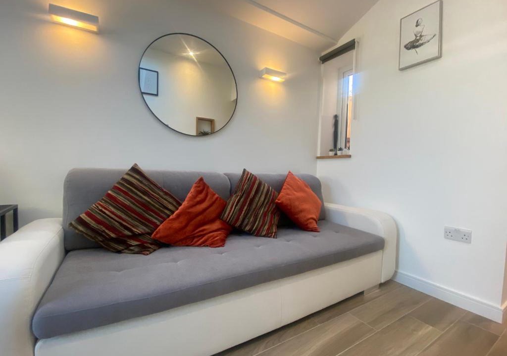 Borehamwood Apartment | Lovely and Modern Studio Apartment.