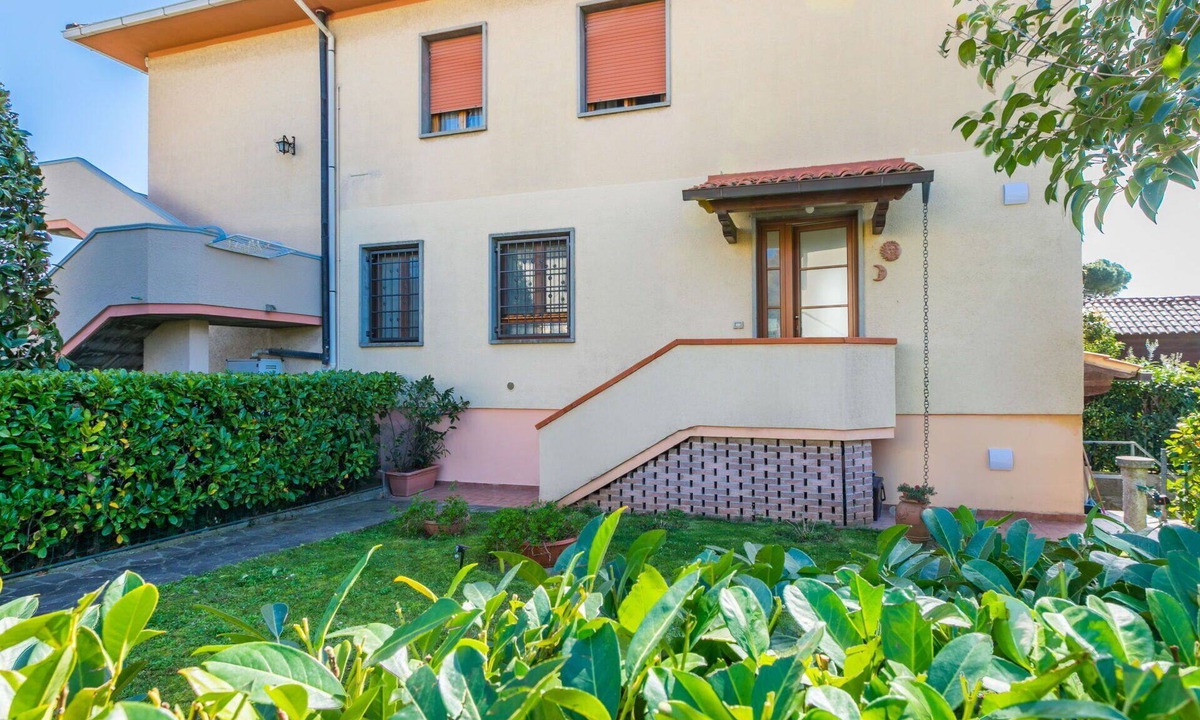 Rosignano Solvay Apartment | Lovely apartment for 4 people with A/C, WIFI, TV and patio