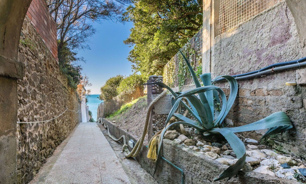 Castiglioncello Apartment | Lovely apartment for 4 guests with WIFI, pool, A/C, TV, balcony and panoramic view