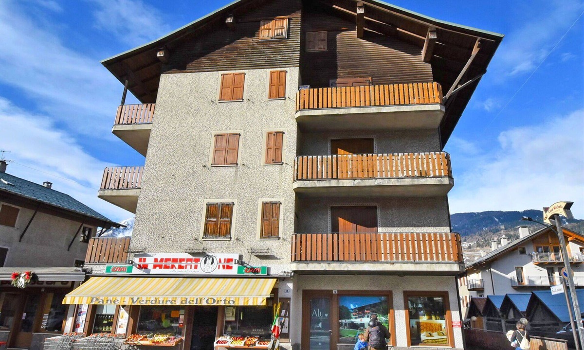 Bormio Apartment | Lovely apartment for 3 people with TV, terrace and pets allowed