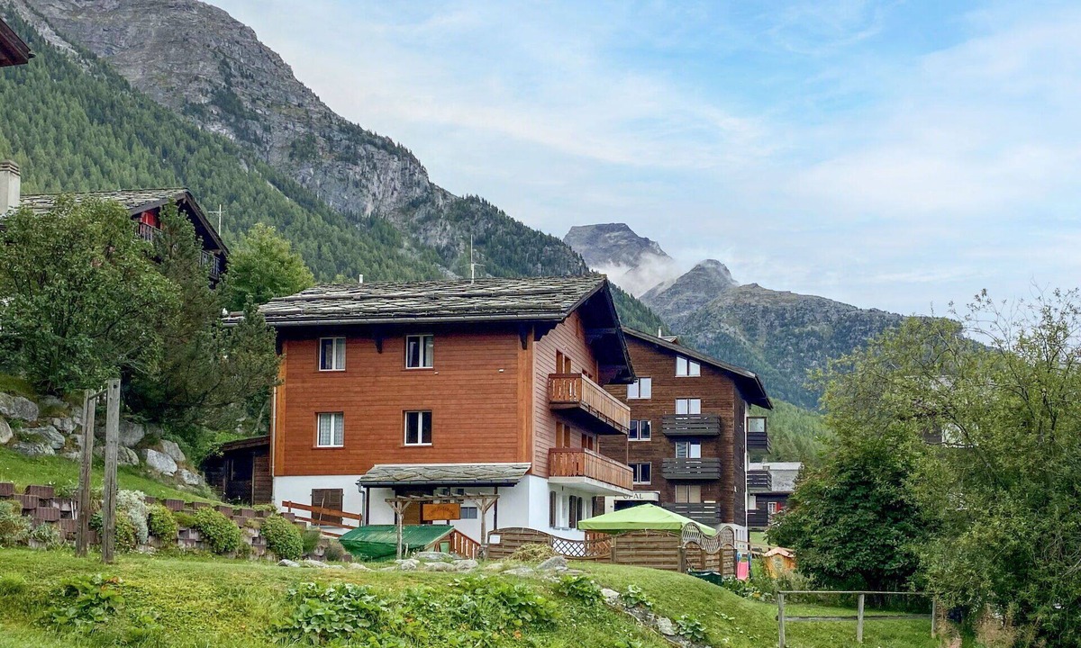 Graechen Apartment | Lovely apartment for 6 people with WIFI, TV, balcony and panoramic view