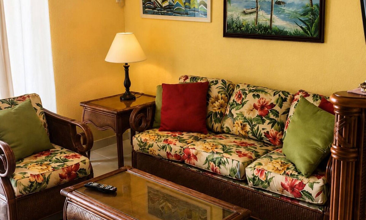 Williams Town Condo | Lovely Beachfront Studio at Coral Beach – South Shore, Grand Bahama Island