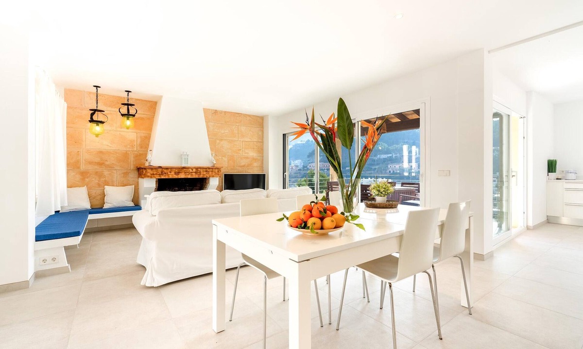 Cala San Vicente Villa | Lovely Central Apartment | Guillem | 3 Bedrooms | Close to The Beach