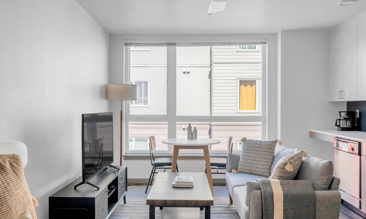 Columbia City Apartment | Lovely Columbia City Studio w/W/D & Gym, near Light Rail, by Blueground