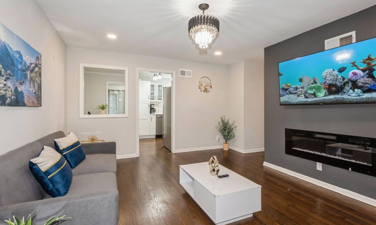 Elmhurst House | Lovely Elmhurst Ranch 4 Beds 2 Baths