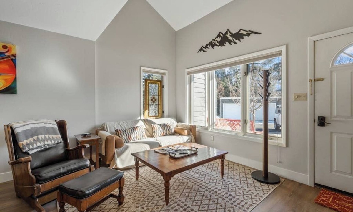 Durango Condo | Lovely, fully remodeled getaway near Purgatory with fireplace, balcony, & patio