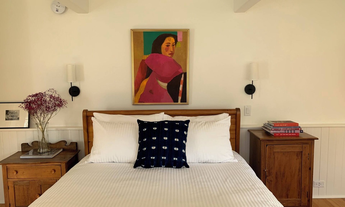 Inner Harbour Apartment | Lovely Guest Studio at the Historic Spring Cottage