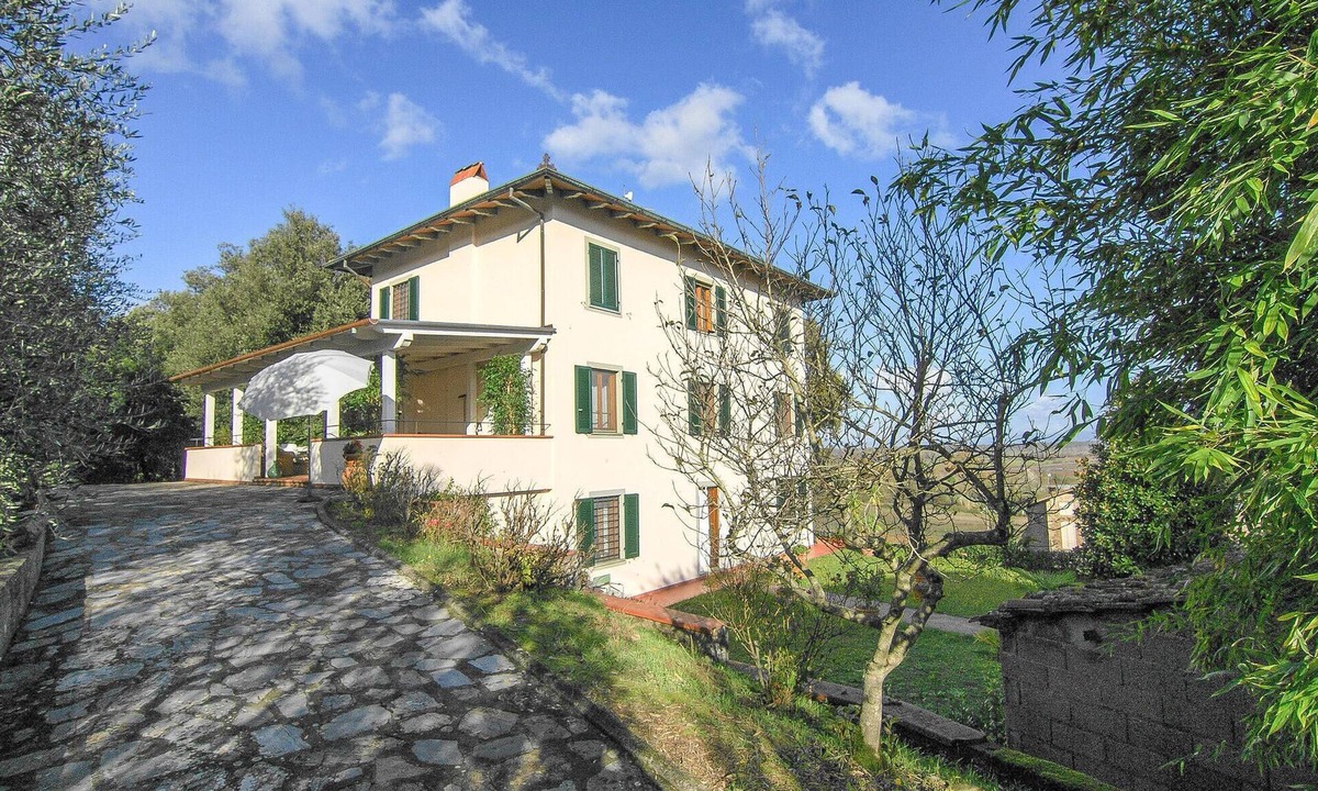 Cascine-La Croce House | Lovely home in Castelvecchio di Comp. with WiFi