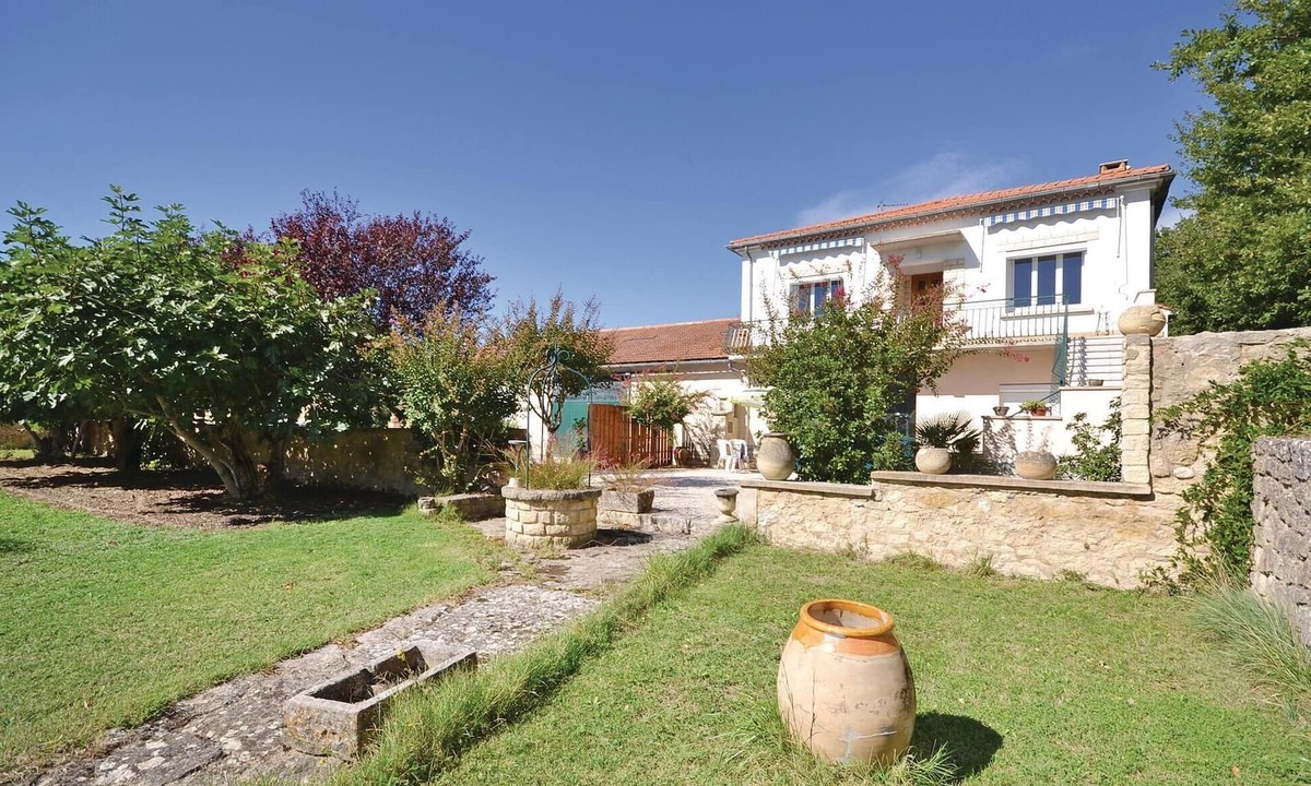 Caromb House | Lovely home in Caromb with WiFi