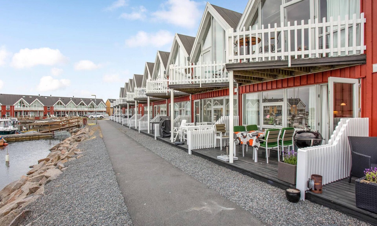 Hasle House | Lovely home in Hasle with house sea view