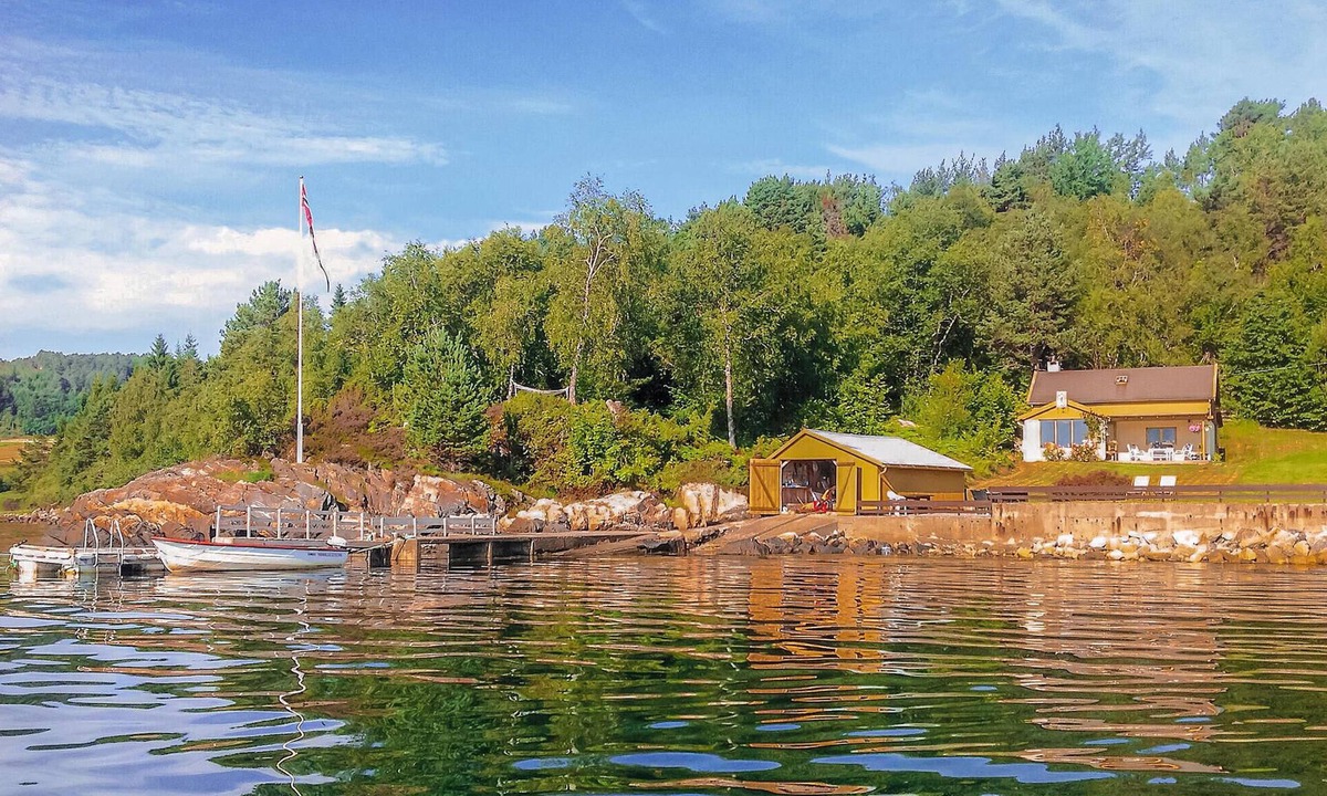 Glomset House | Lovely home in Skodje with house a mountain view