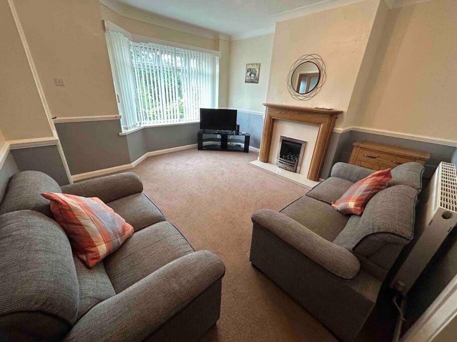 Tunstall House | Lovely house & driveway parking