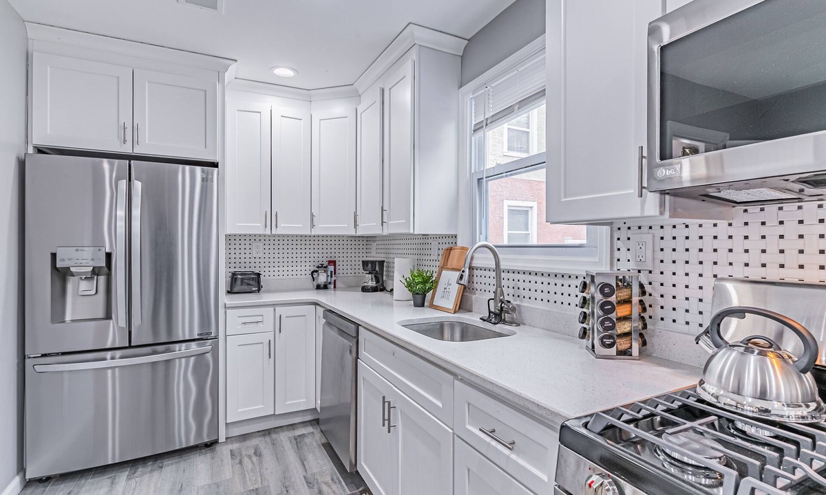Plainfield House | Lovely House (Sleeps 16)