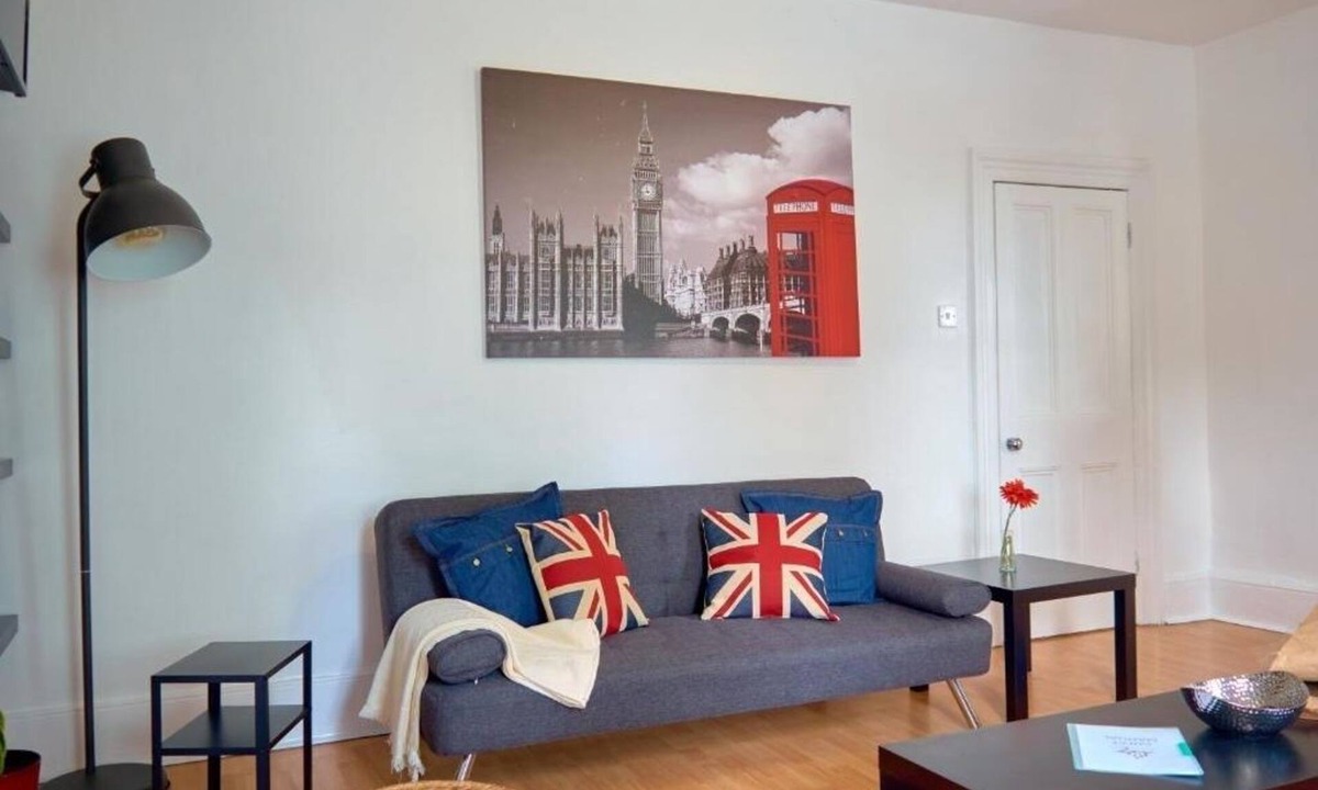 Cathall Apartment | Lovely Leyton London Apartment