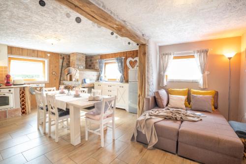 Zirovnica Apartment | Lovely Rustic House Pr' Čut
