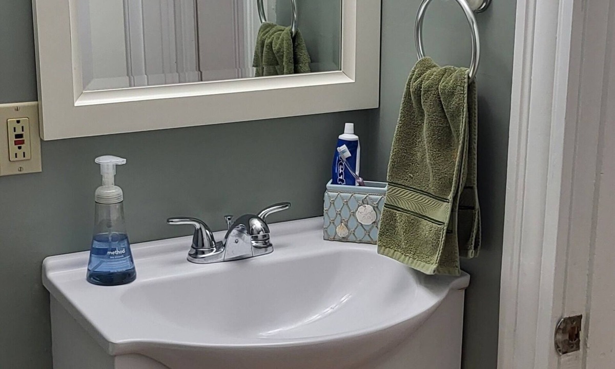 Middleborough Apartment | Lovely, spacious 2 bedroom/2 full bathroom apartment in Middleborough!
