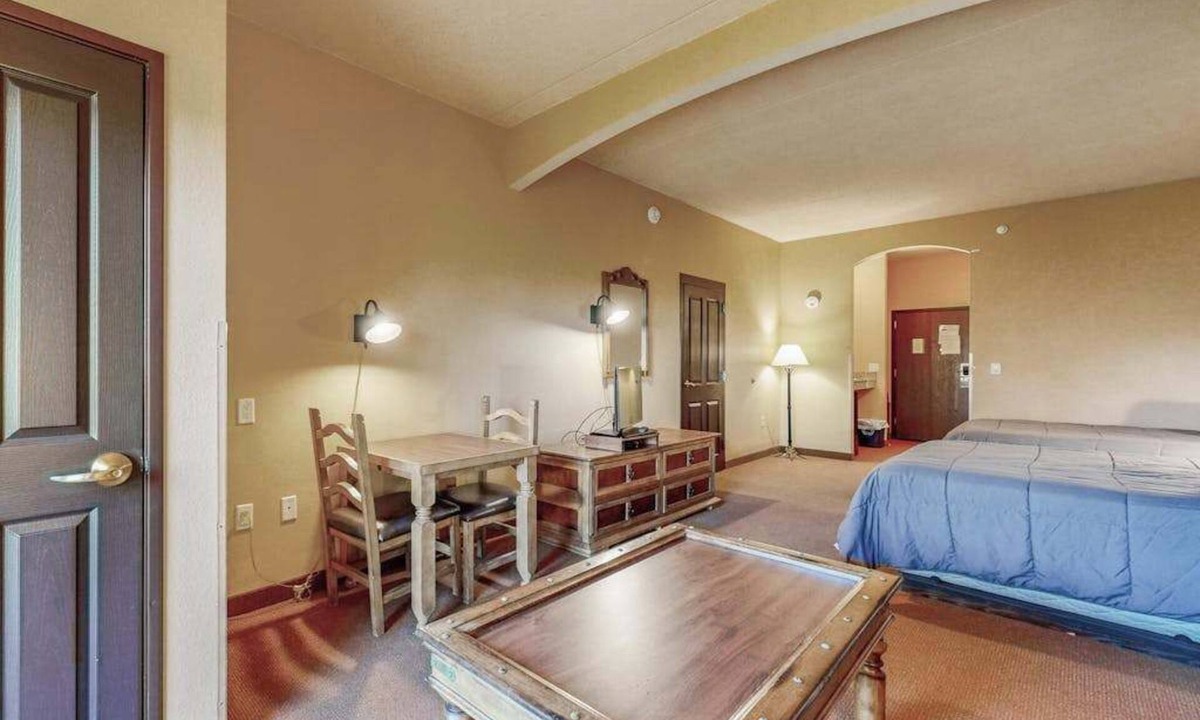 Wisconsin Dells Condo | Lovely Studio + balcony + Perks