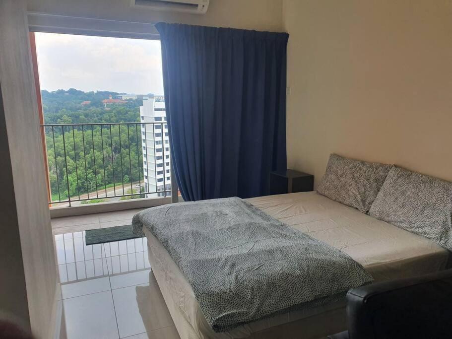 Bukit Jelutong Apartment | Lovely studio condo with balcony & pool @ Suria Jelutong
