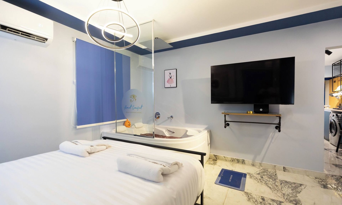 Heliopolis Apartment | Lovely studio Blue hygienic Jacuzzi Massager 5minto CAirport in Cairo