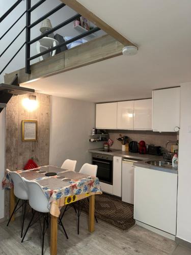 Nepszinhaz negyed Apartment | Lovely Studio