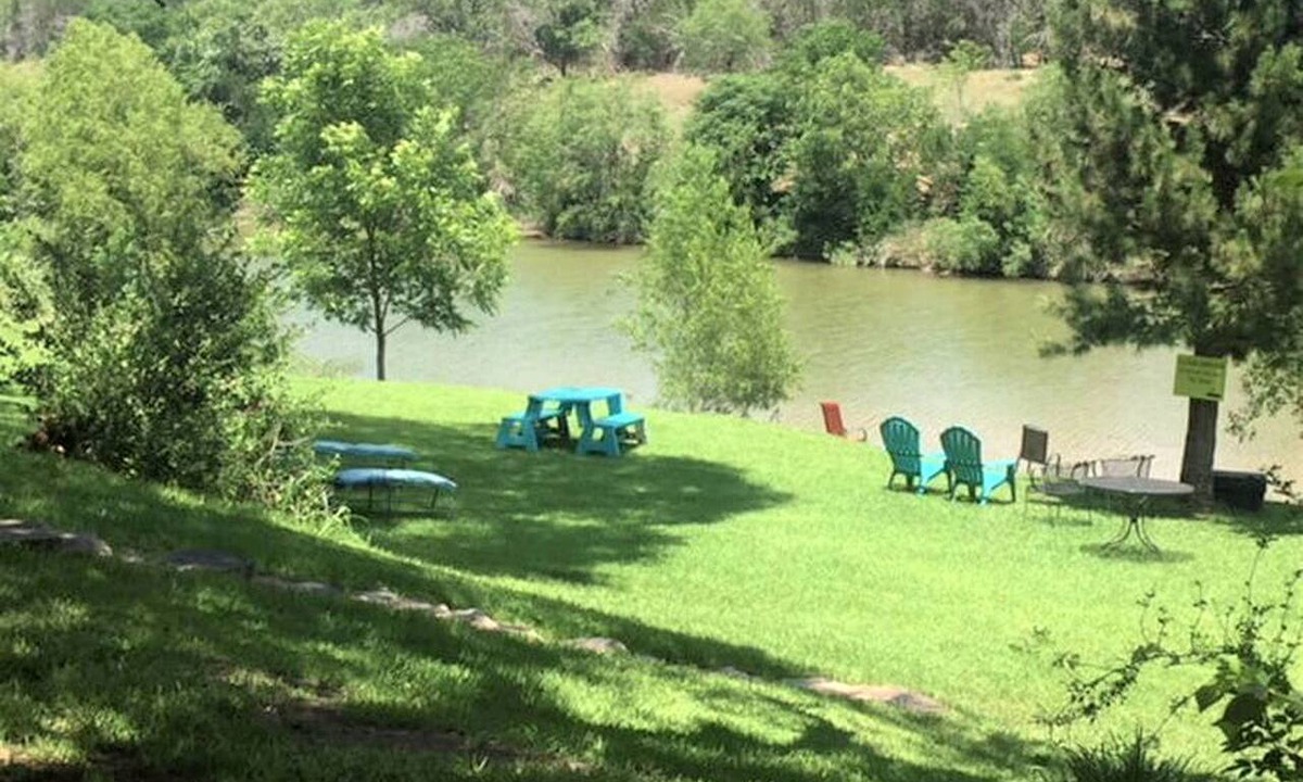 Marble Falls Cabin | Lovely Studio Rental with Hamilton Creek Views for Vacation in Marble Falls, Texas