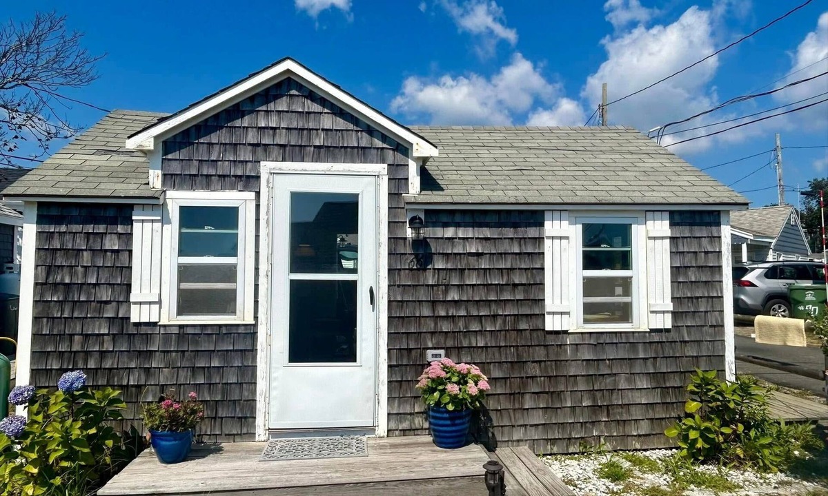 Dennis Port Cottage | Lovely studio steps to the beach in Dennis port