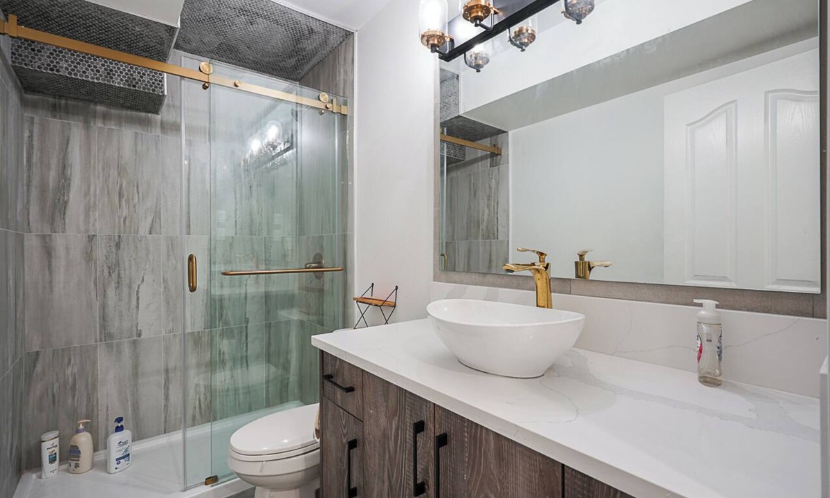 Surrey Newton Apartment | Lovely studio with AC in charming Surrey
