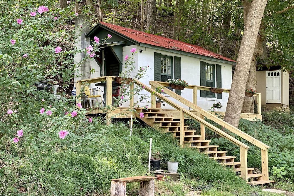 Shepherdstown House | "Lovely Tiny House Rental for a Romantic Getaway in Shepherdstown, West Virginia