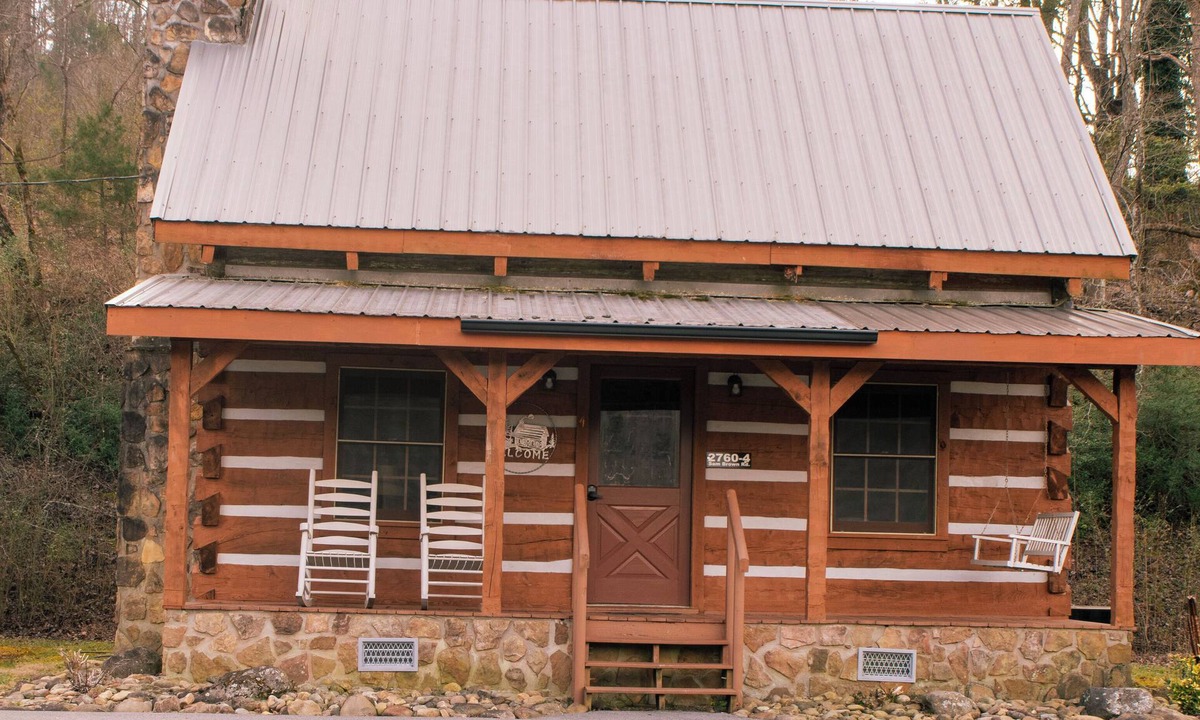 Pittman Center Cabin | Lover's Leap- TIny Cabin Getaway!