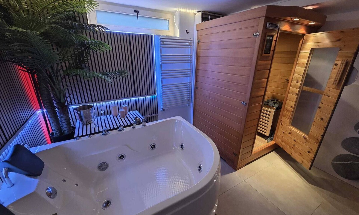 Waterloo Apartment | LoveRoom Waterloo - Romantic Suite with Jacuzzi & Sauna near Brussels