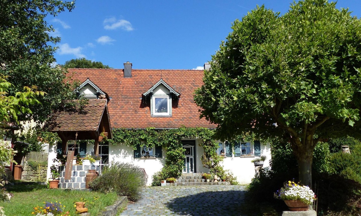 Heilsbronn House | Lovingly Restored Farmhouse with Private Terrace, Garden & Wi-Fi in Heilsbronn