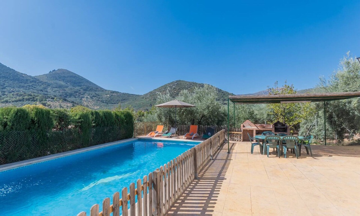 Carcabuey House | Low cost house, incredible location in the center of Andalucia, AC, WIFI, 12 pax.