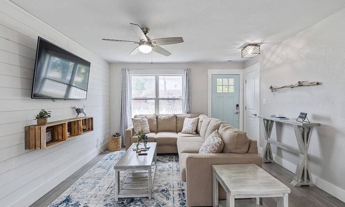 Northeast Virginia Beach House | Low Tide, 3 brdm, single story, Vibe/Oceanfront District