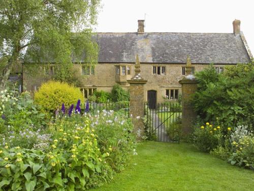 Crewkerne Bed & Breakfast | Lower Severalls Farmhouse