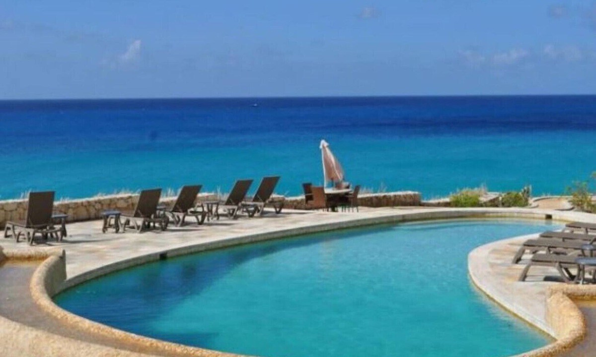 Bellevue Condo | Lowlands Cupecoy Beach Rooftop Condo