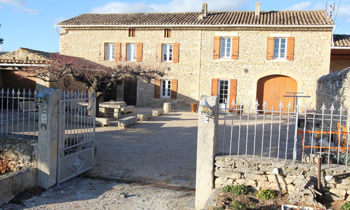 Cabrieres-d'Avignon House | LUBERON PARK IN A STONE MAS WITH CABRIERES OF AVIGNON NEAR GORDES