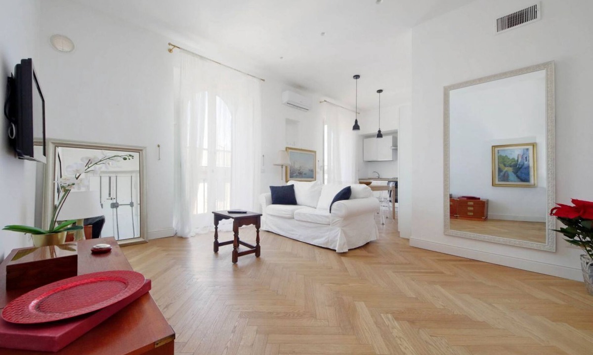 Salario Apartment | Luce e Eleganza a Corso d'Italia
