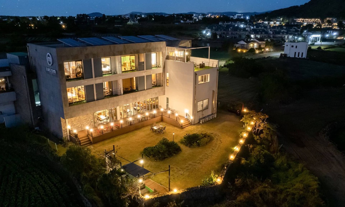 Andeok Hotel | Lucid M