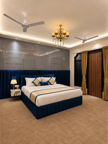 Gomti Nagar Hotel | Lucknow Courtyard