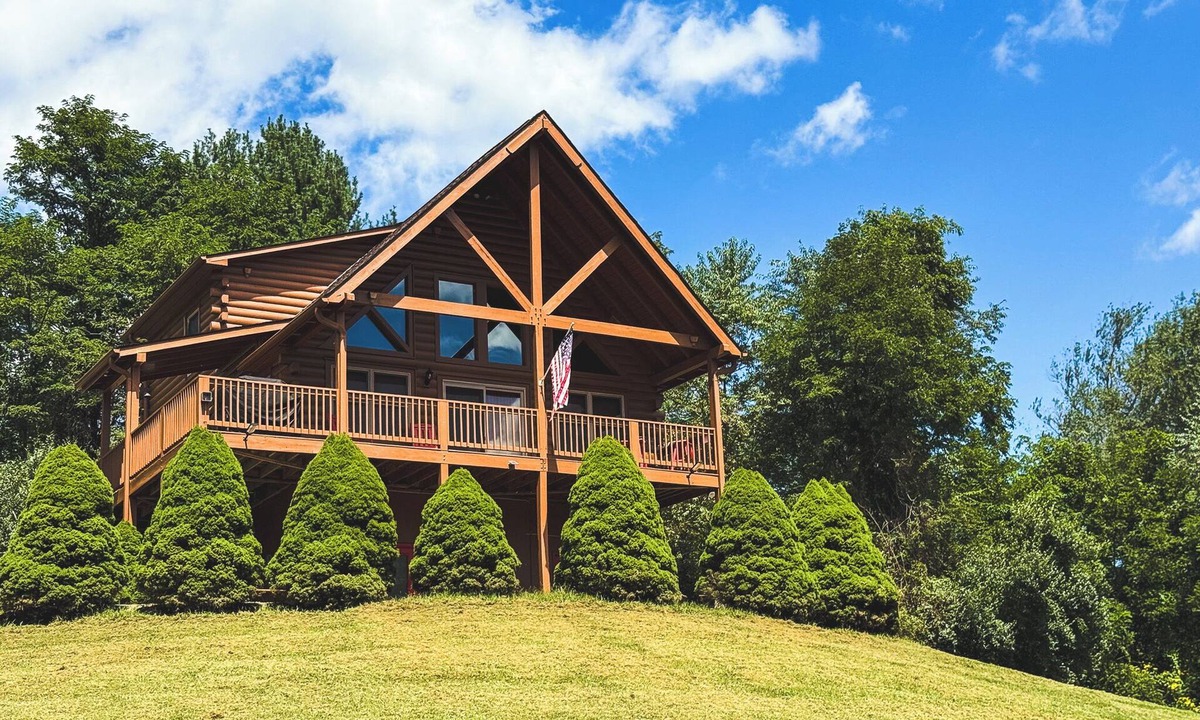Grassy Creek Cabin | Lucky Hill Hideaway -3BR/2.5BA w/Hot Tub Near New River